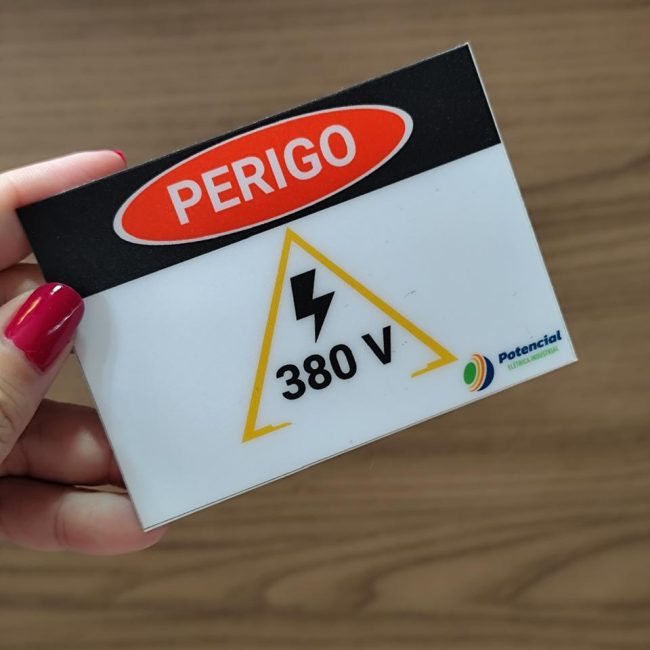 Adesivo Etiqueta em Policarbonato